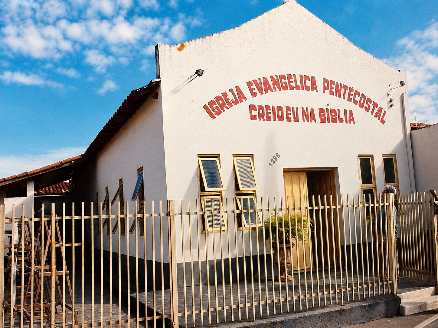 Momentos marcantes da trajetória e crescimento da igreja ao longo das décadas